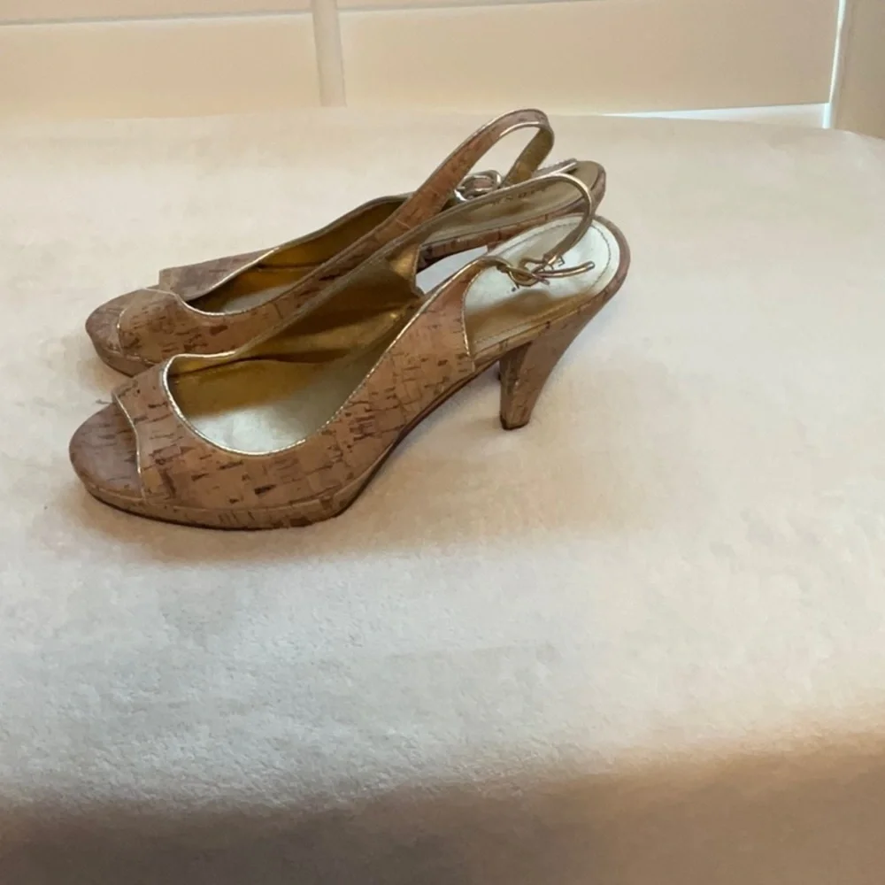FIONI Clothing Tan and Gold Heels Slingback